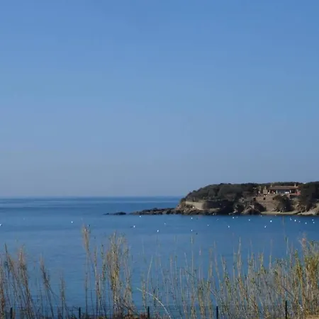 La Tour Fondue Vue Grand T2 Face A Porquerolles Drap Serviette Non Fournis * Hyeres