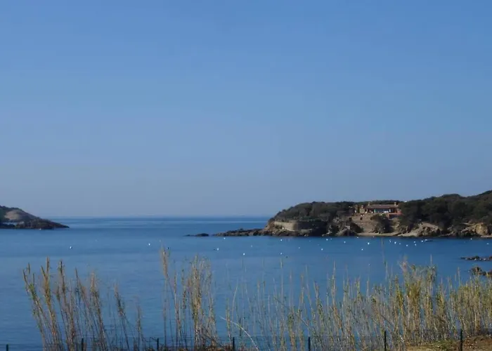 La Tour Fondue Vue Grand T2 Face A Porquerolles Drap Serviette Non Fournis * הייר