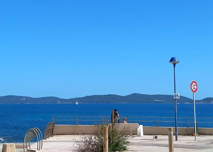 La Tour Fondue Vue Grand T2 Face A Porquerolles Drap Serviette Non Fournis דירה הייר